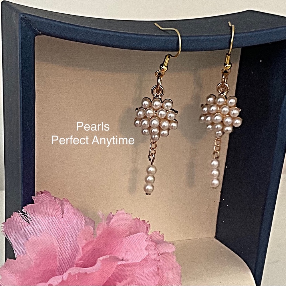 Cluster of Pearls Earrings. Gold Chain Dangling Pearl, Perfect Causal Or Dressy. - Picture 1 of 5